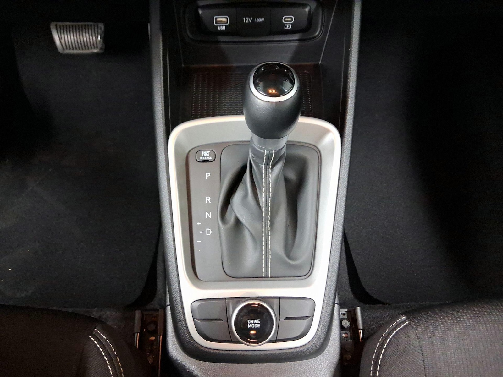 2025 Hyundai Venue SEL - Photo 16
