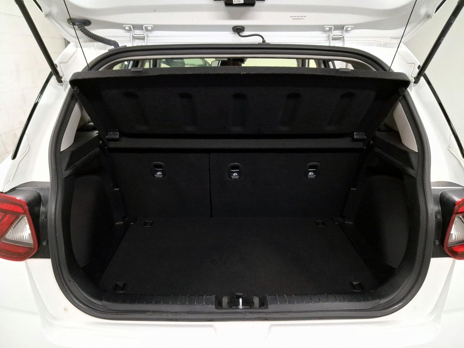2025 Hyundai Venue SEL - Photo 17