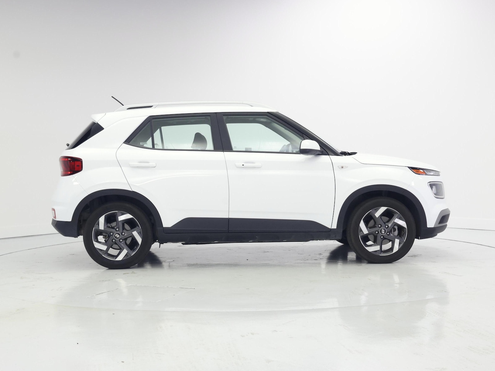 2025 Hyundai Venue SEL - Photo 8