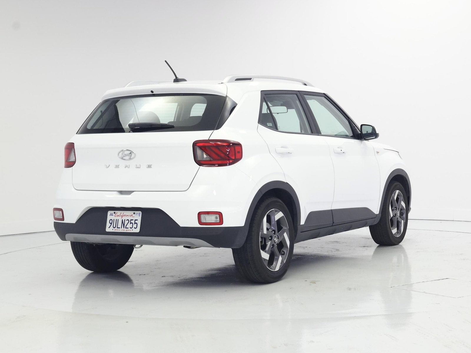 2025 Hyundai Venue SEL - Photo 9
