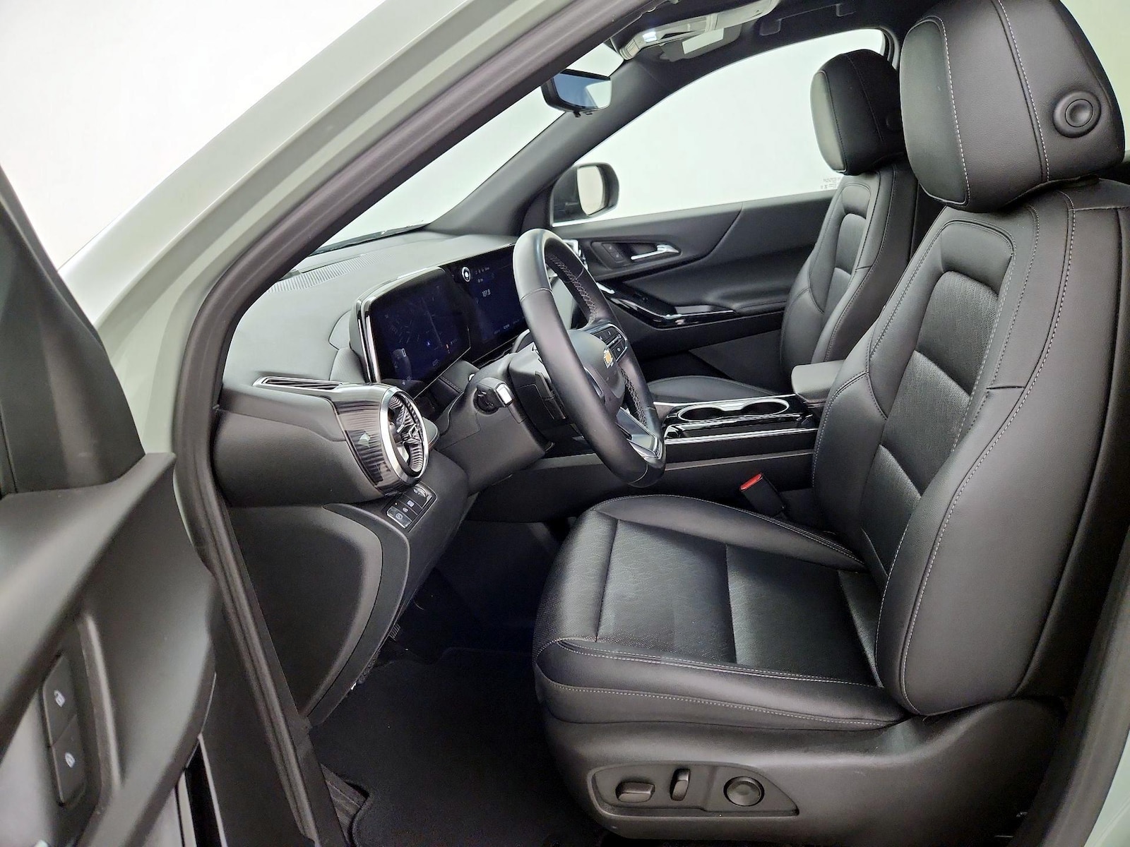 2025 Chevrolet Equinox LT - Photo 12