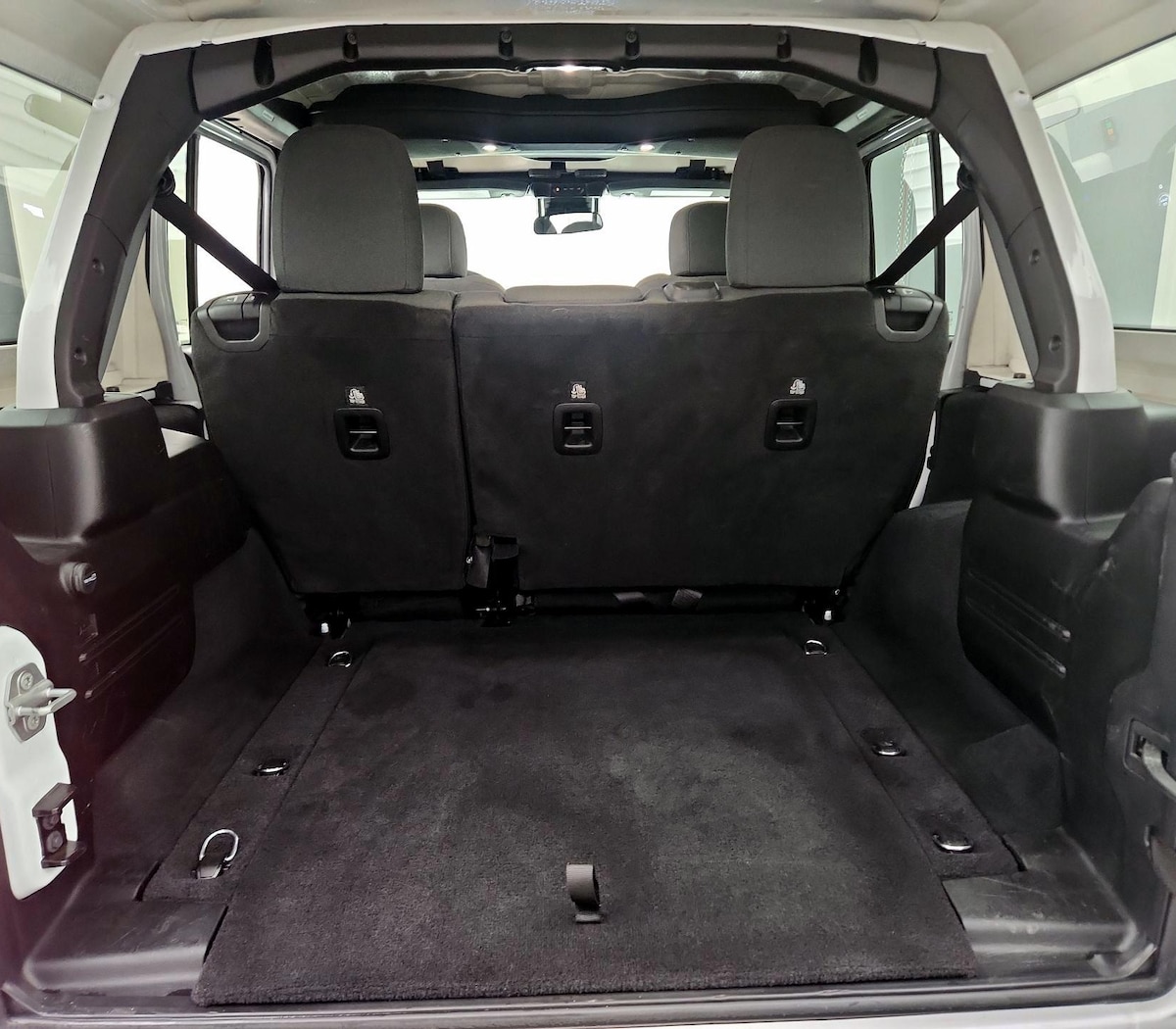 Trunk/Cargo (Seats Up)