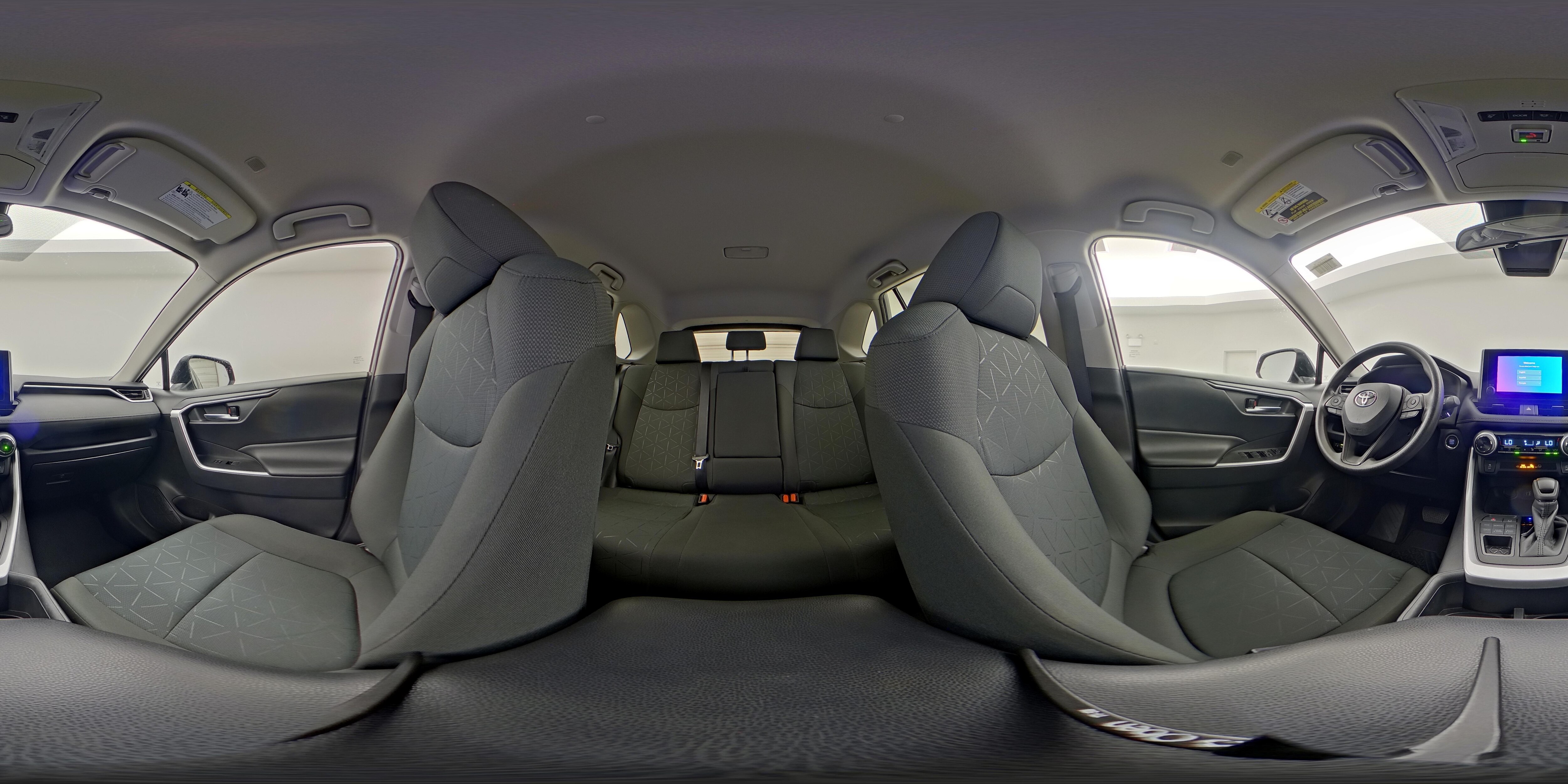 2024 Toyota RAV4 XLE - Photo 24