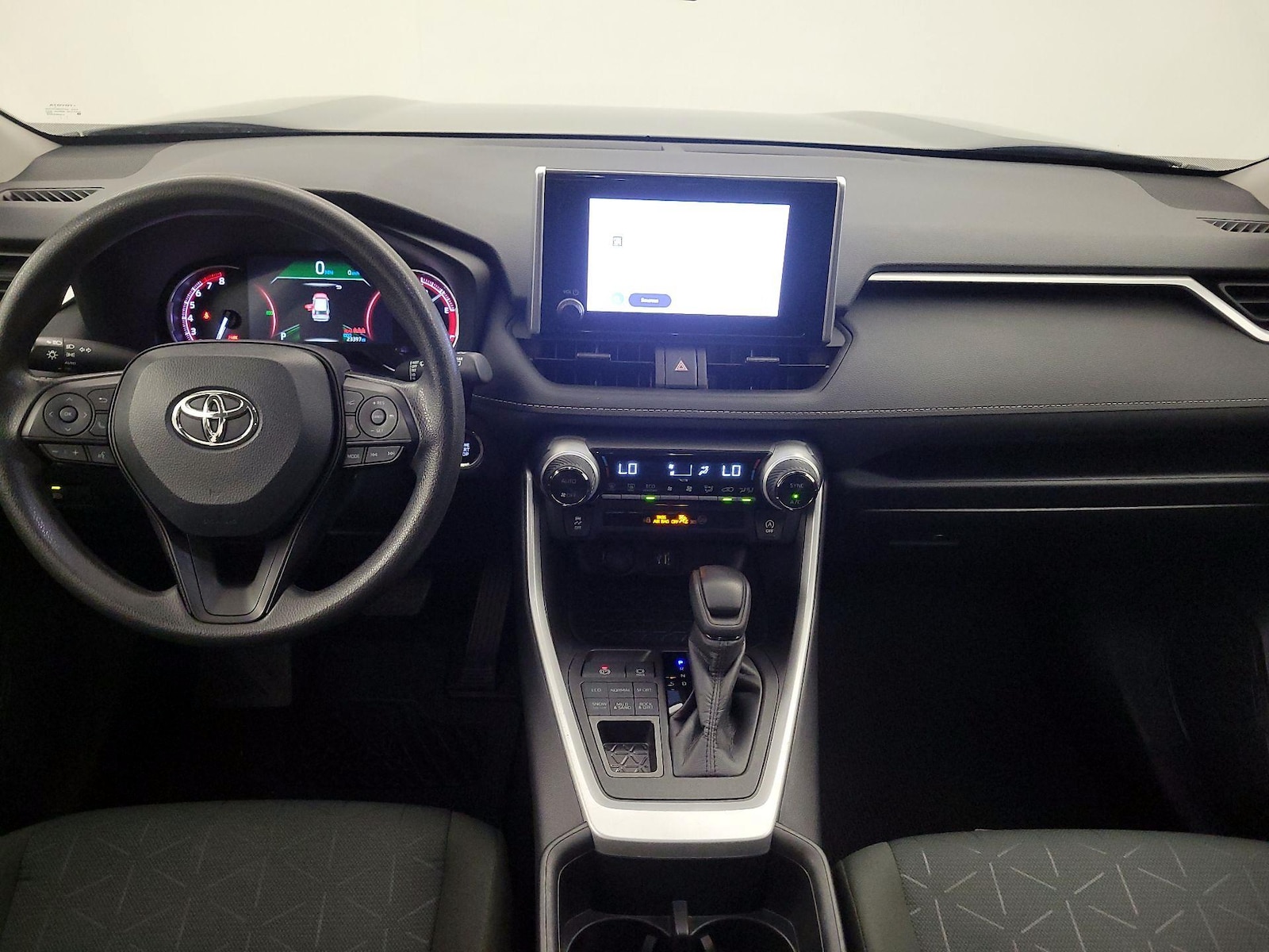 2024 Toyota RAV4 XLE - Photo 10
