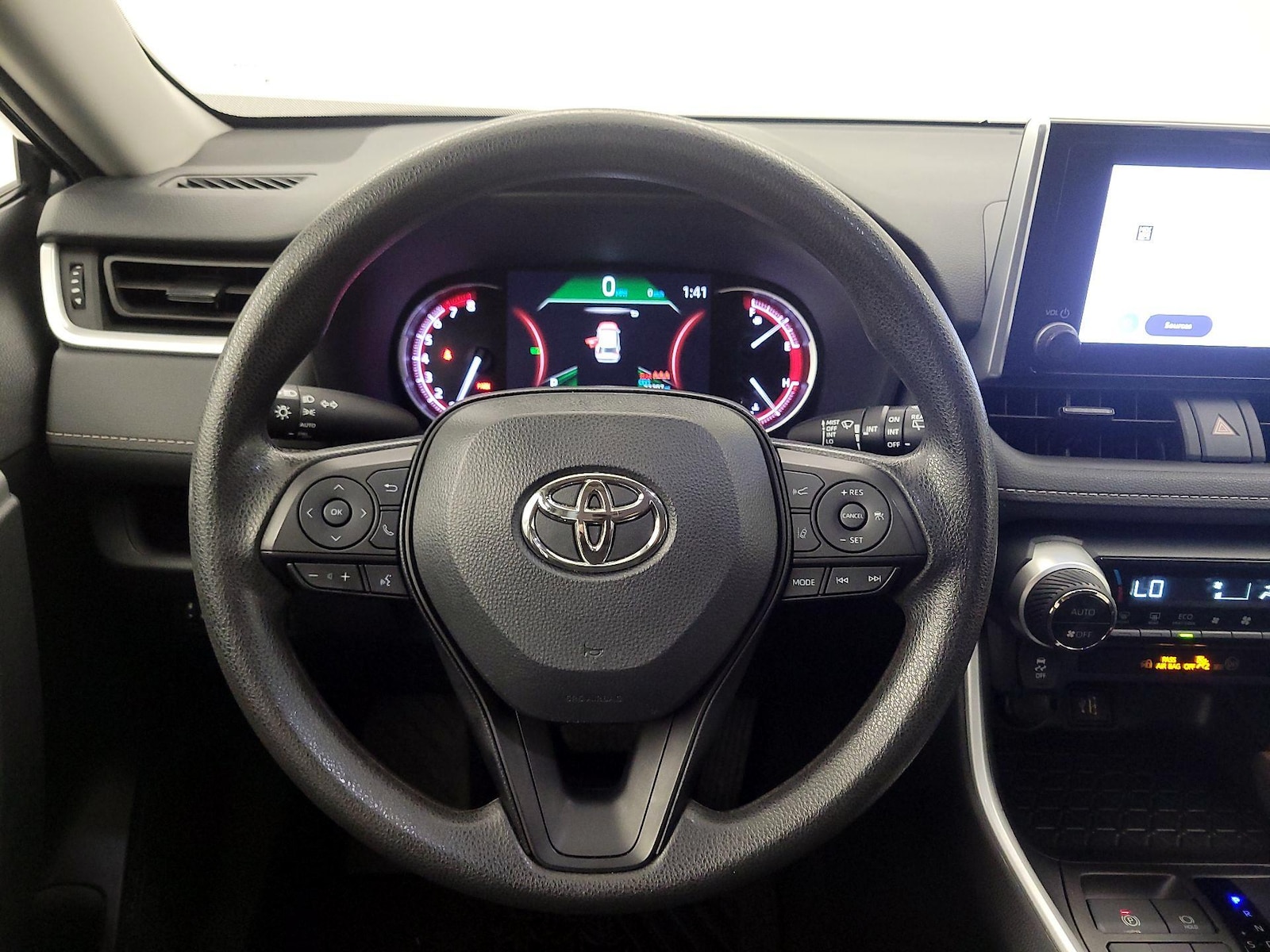 2024 Toyota RAV4 XLE - Photo 11