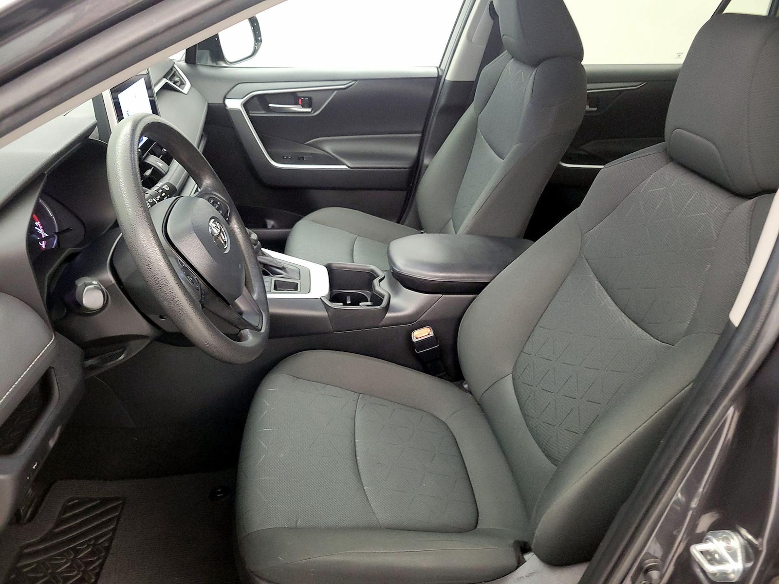 2024 Toyota RAV4 XLE - Photo 12