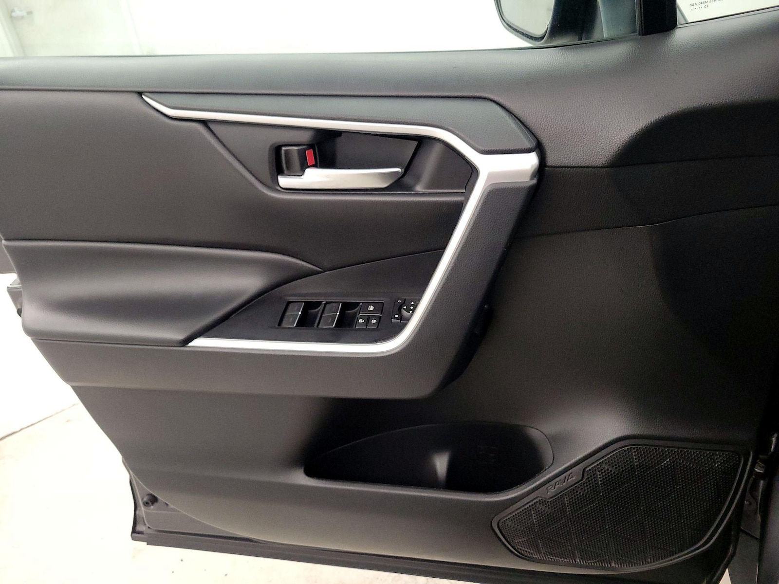2024 Toyota RAV4 XLE - Photo 13
