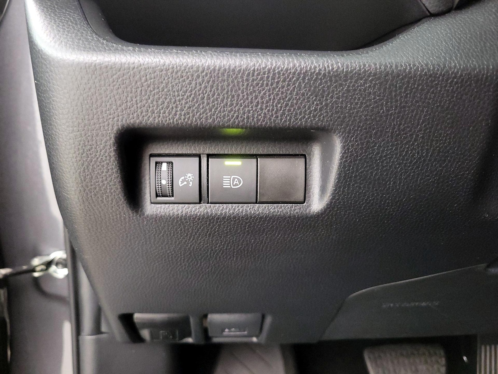 2024 Toyota RAV4 XLE - Photo 14