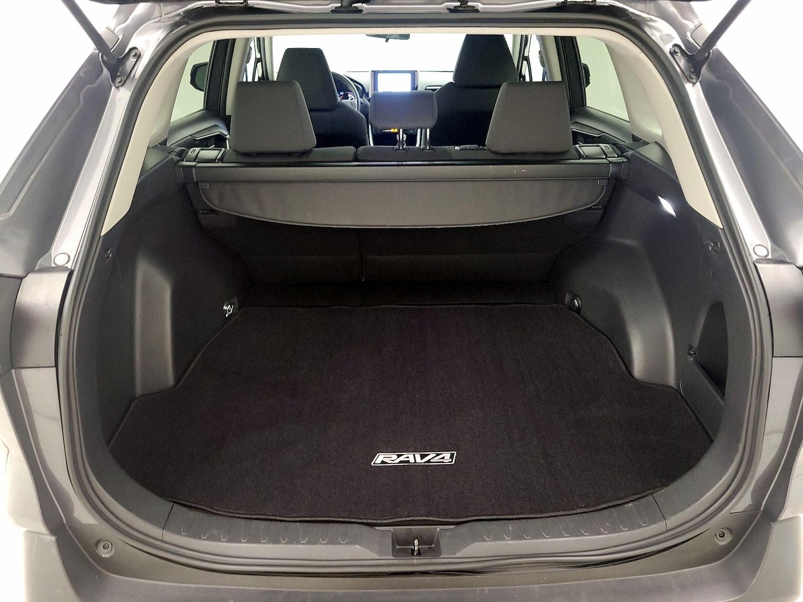 2024 Toyota RAV4 XLE - Photo 21