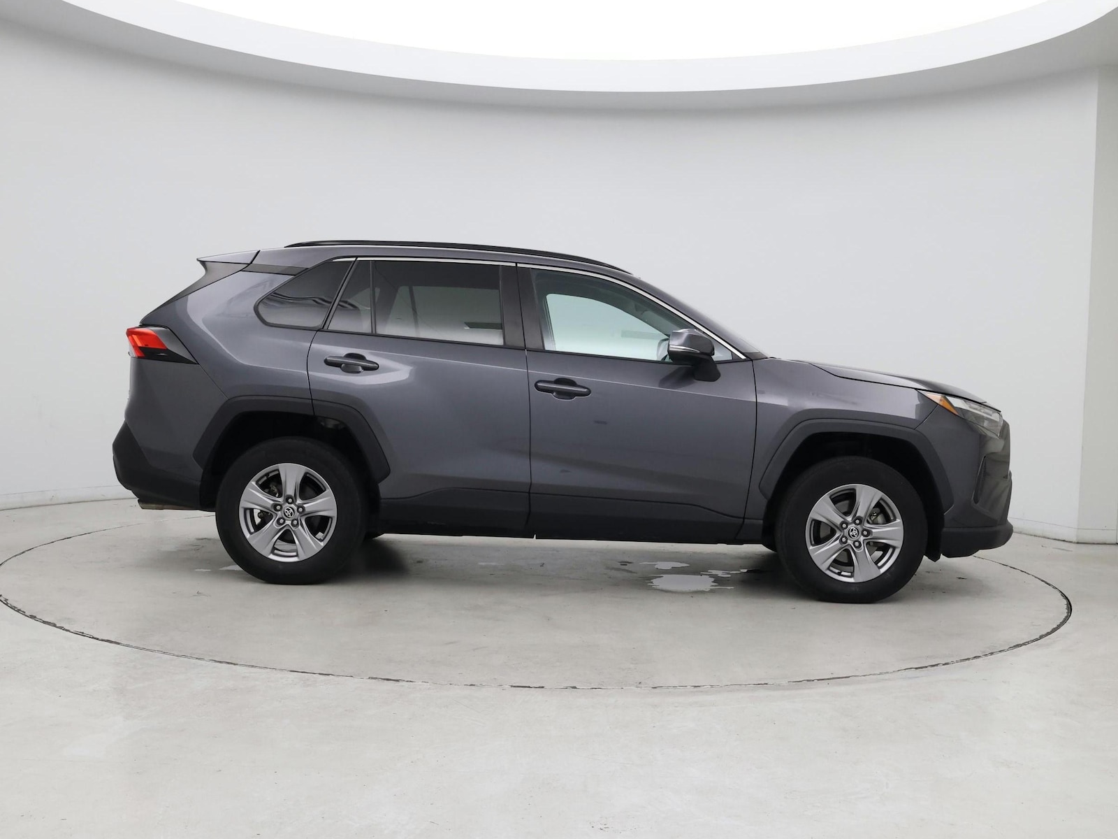 2024 Toyota RAV4 XLE - Photo 8