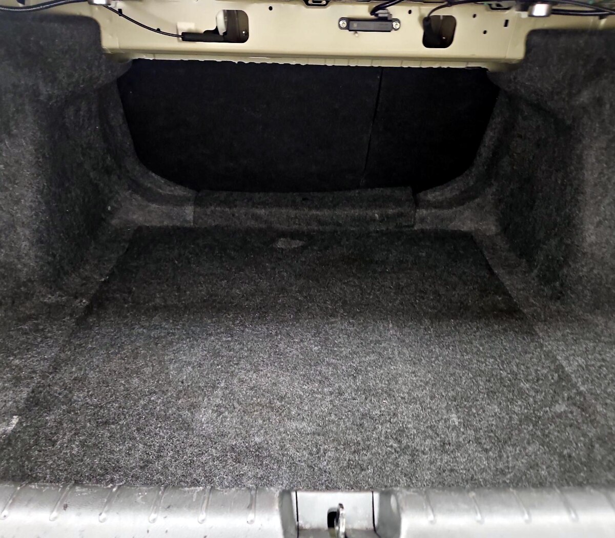Trunk/Cargo (Seats Up)