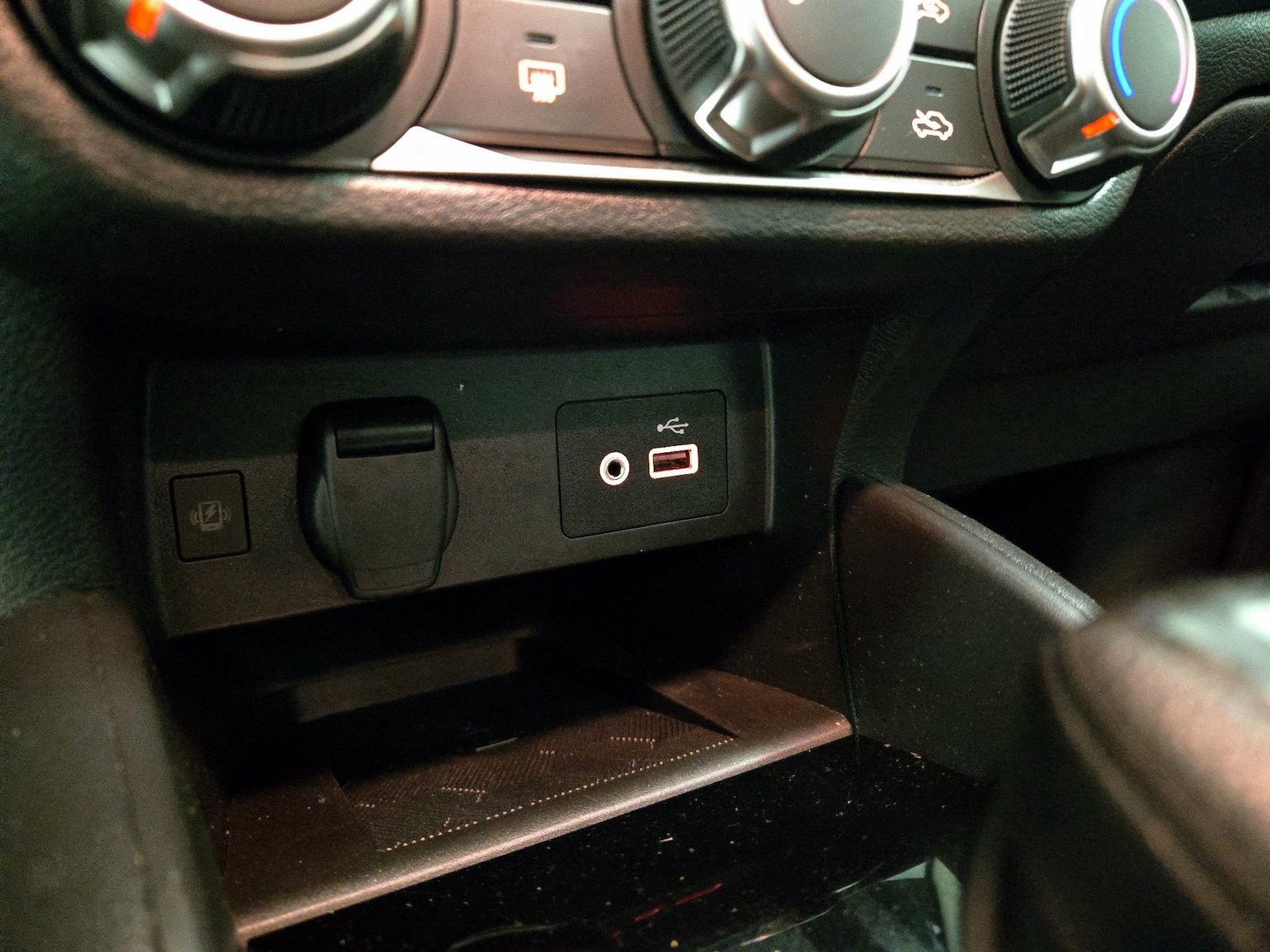 2024 Nissan Versa Sedan SV - Photo 18
