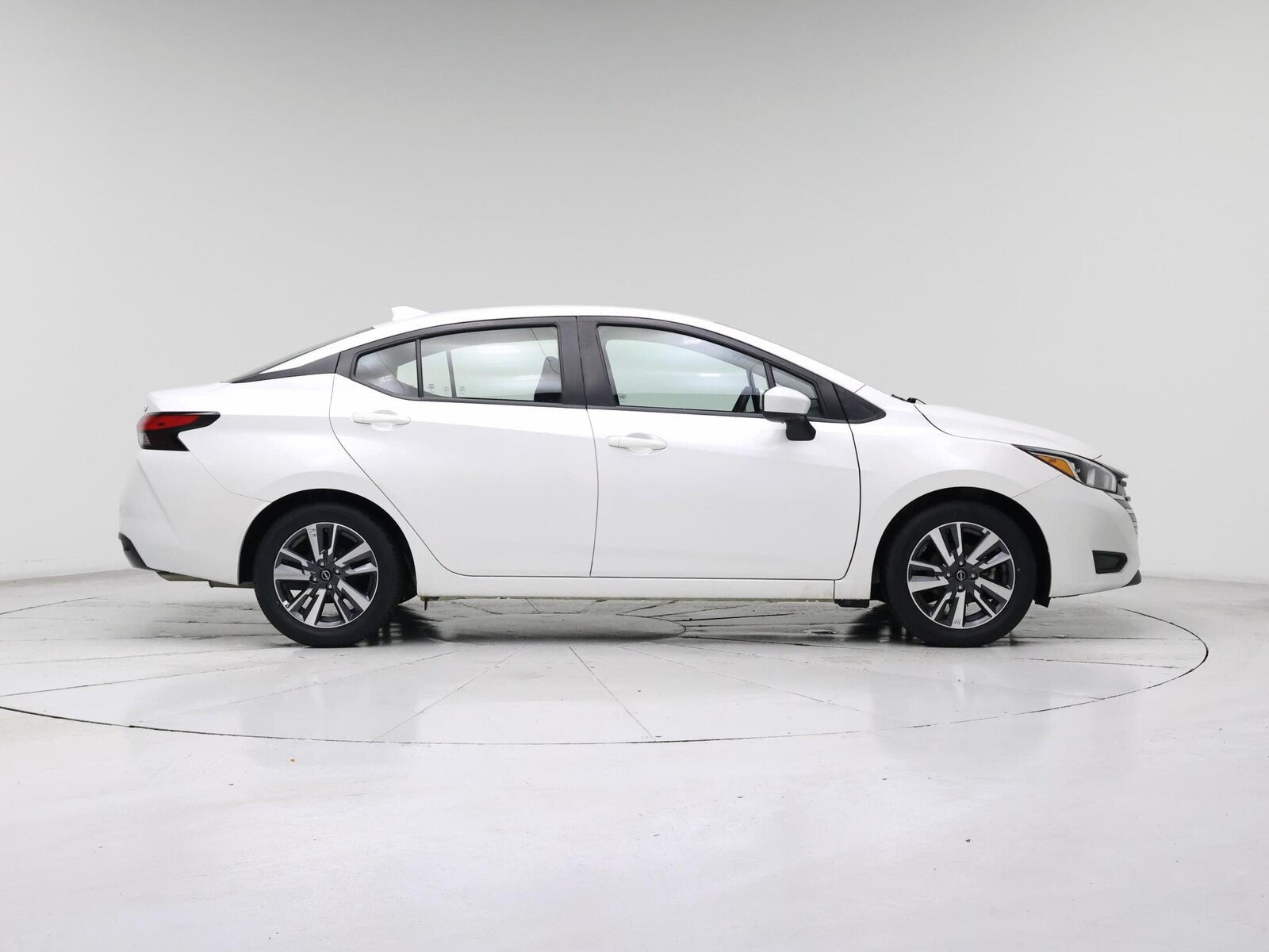 2024 Nissan Versa Sedan SV - Photo 8