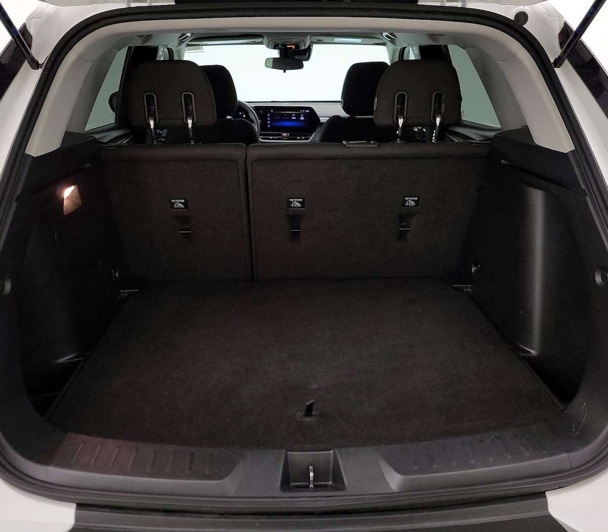 Trunk/Cargo (Seats Up)