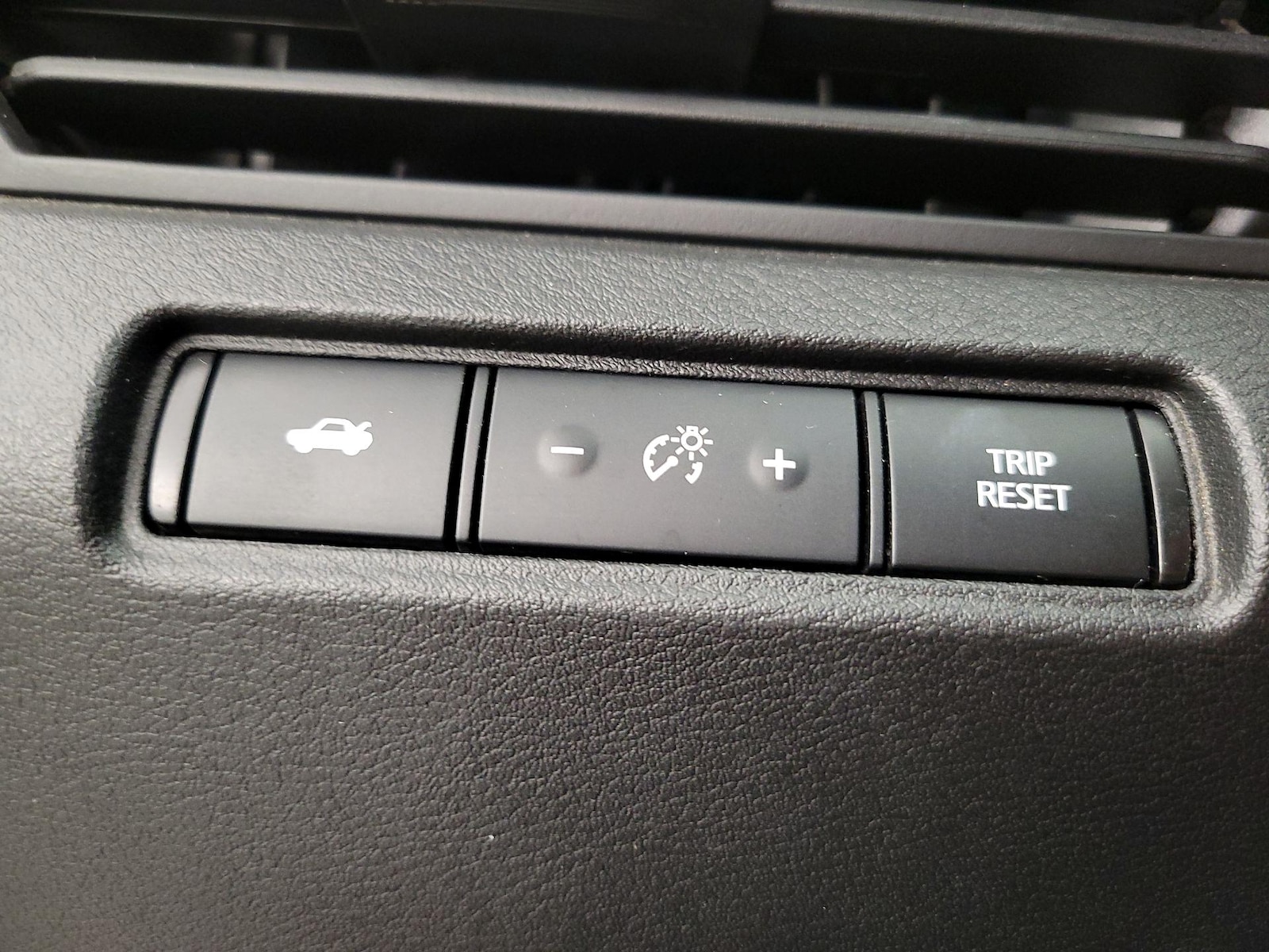 2025 Nissan Altima SV - Photo 14