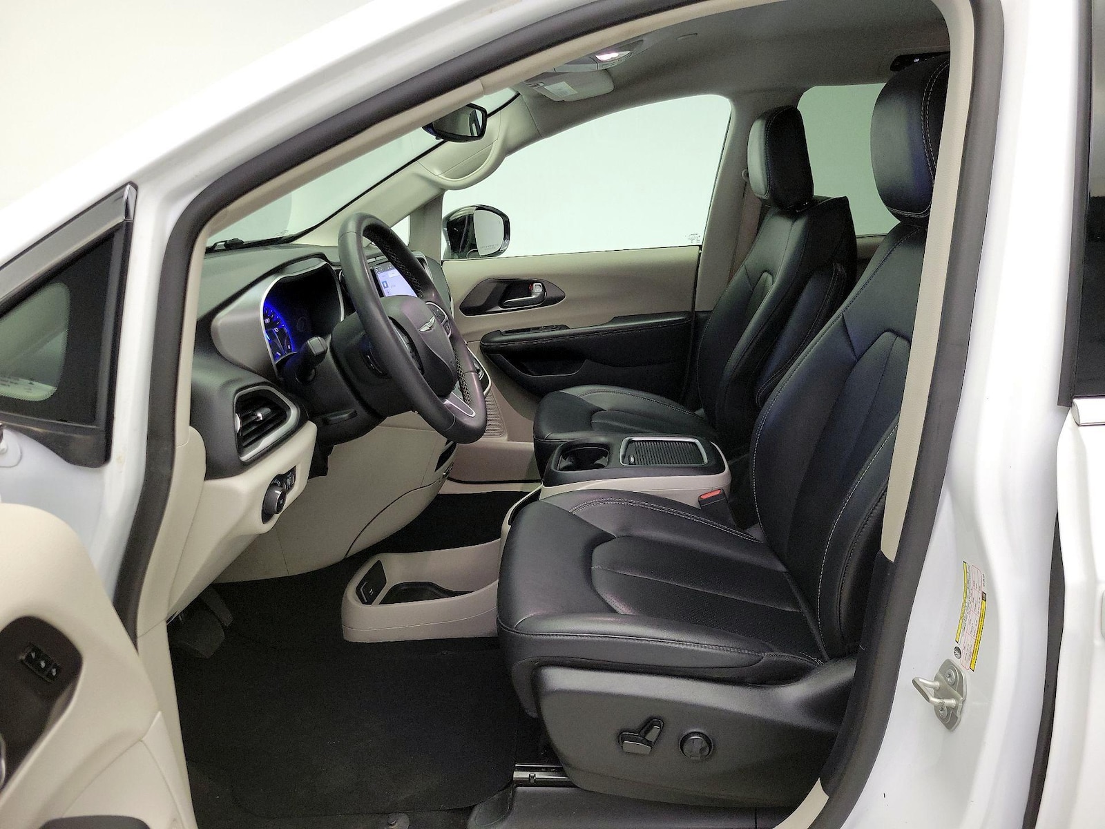 2024 Chrysler Pacifica Touring L - Photo 12