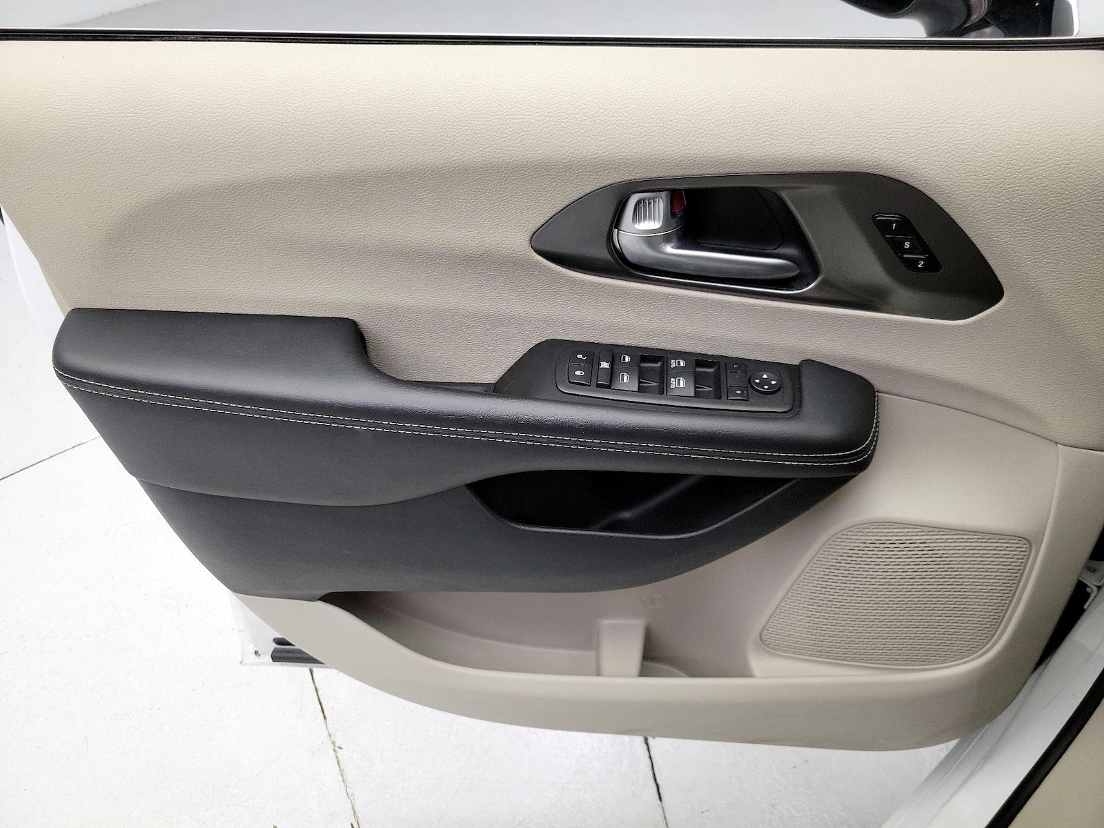 2024 Chrysler Pacifica Touring L - Photo 13