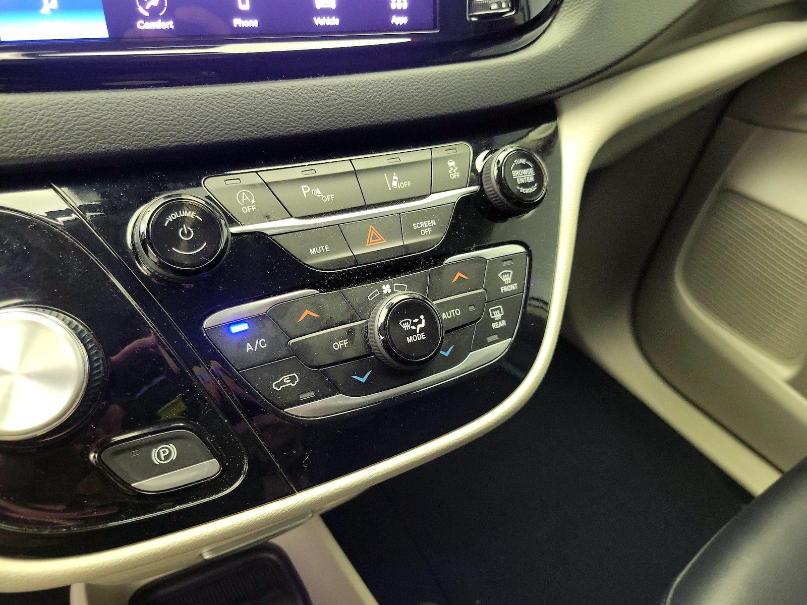 2024 Chrysler Pacifica Touring L - Photo 17