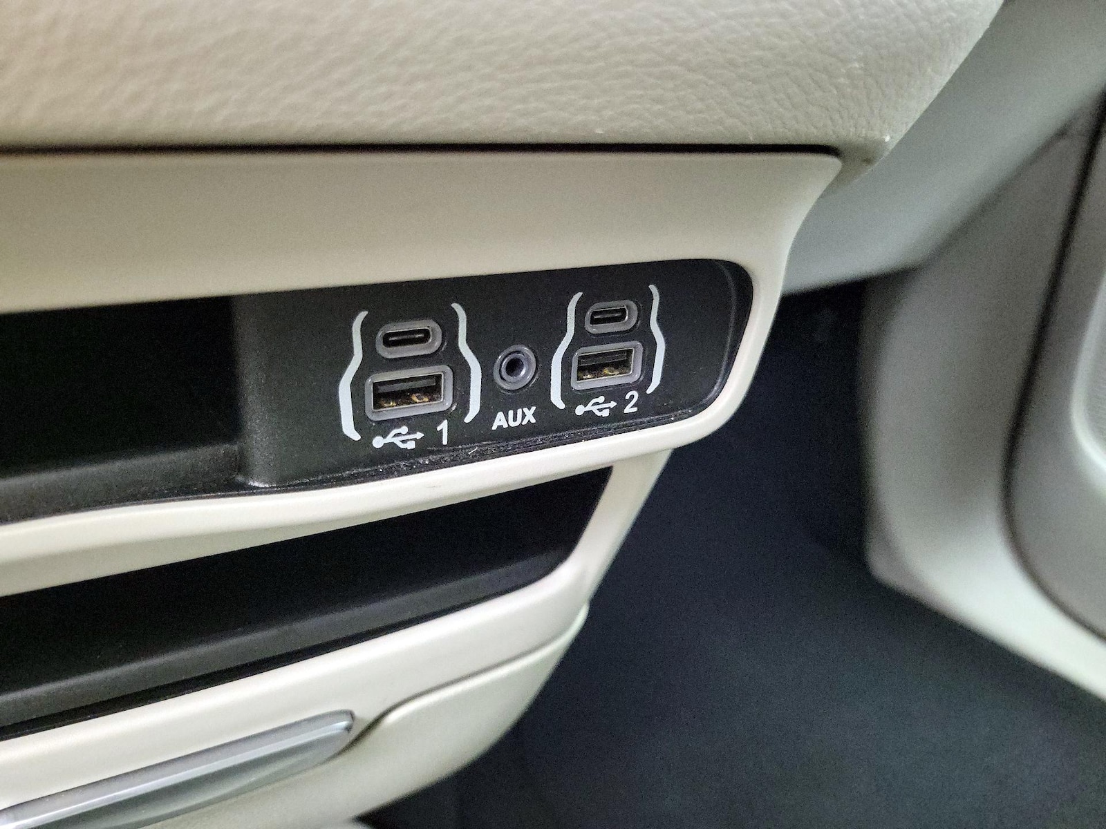 2024 Chrysler Pacifica Touring L - Photo 19