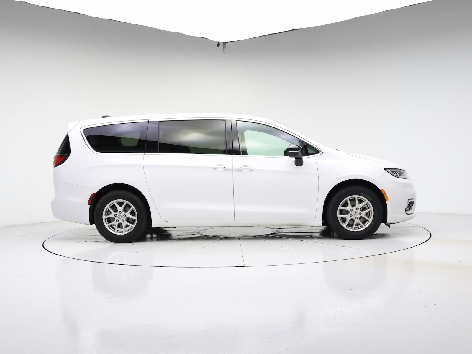 2024 Chrysler Pacifica Touring L - Photo 8