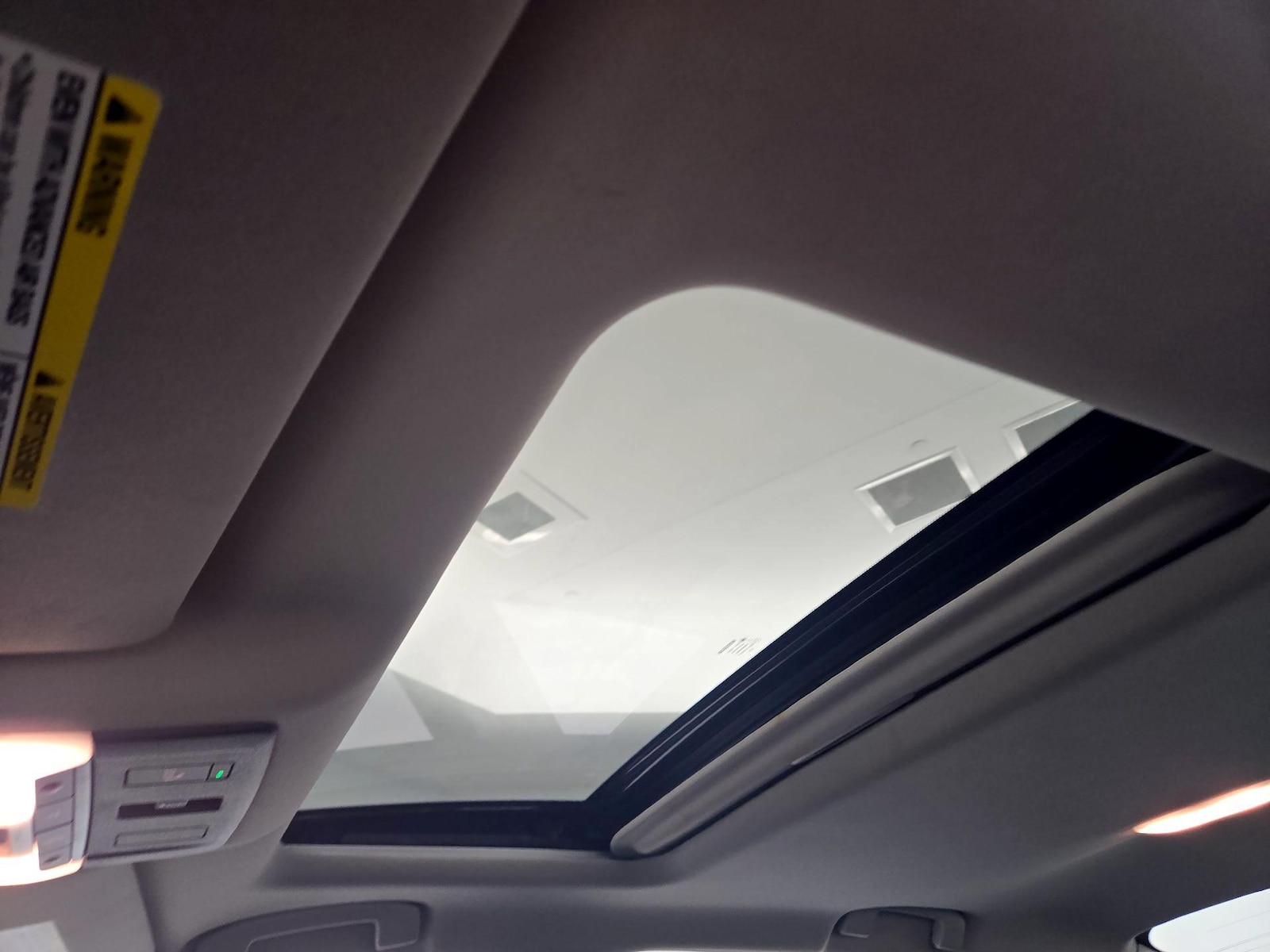 Sunroof(s) & Overhead Airbags