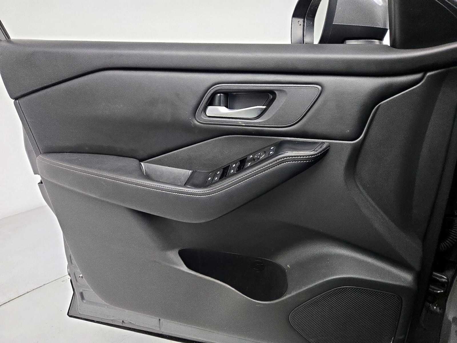 2026 Nissan Rogue SV - Photo 13