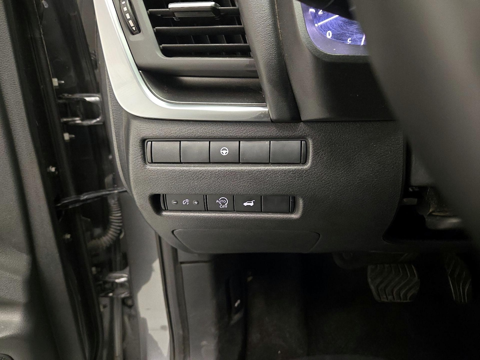 2026 Nissan Rogue SV - Photo 14