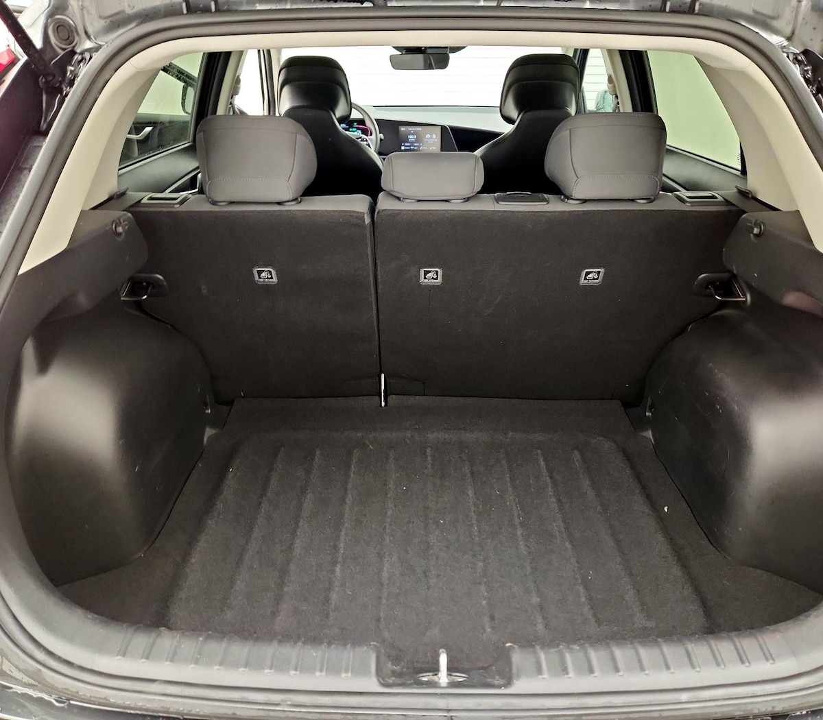 Trunk/Cargo (Seats Up)