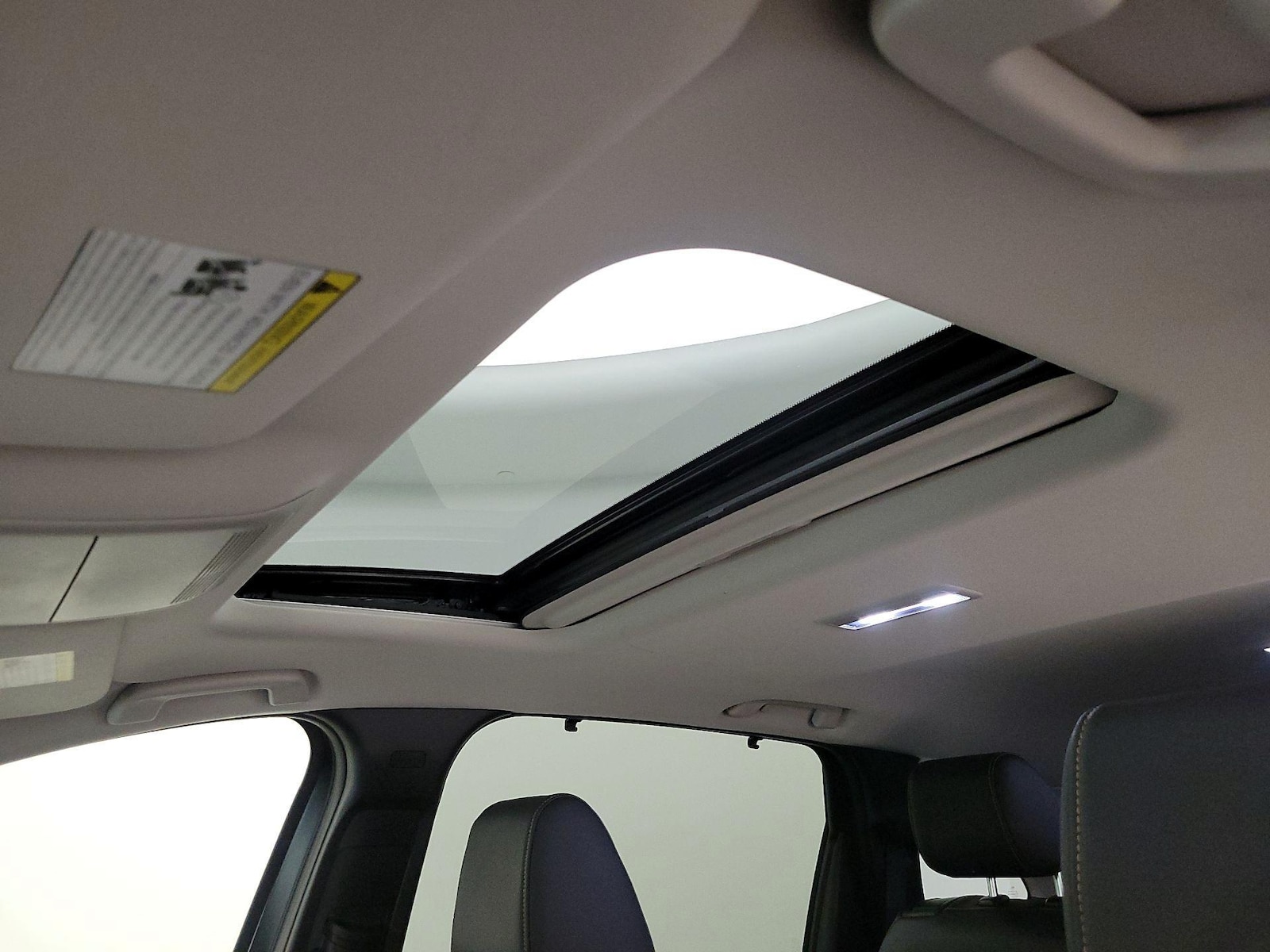 Sunroof(s) & Overhead Airbags