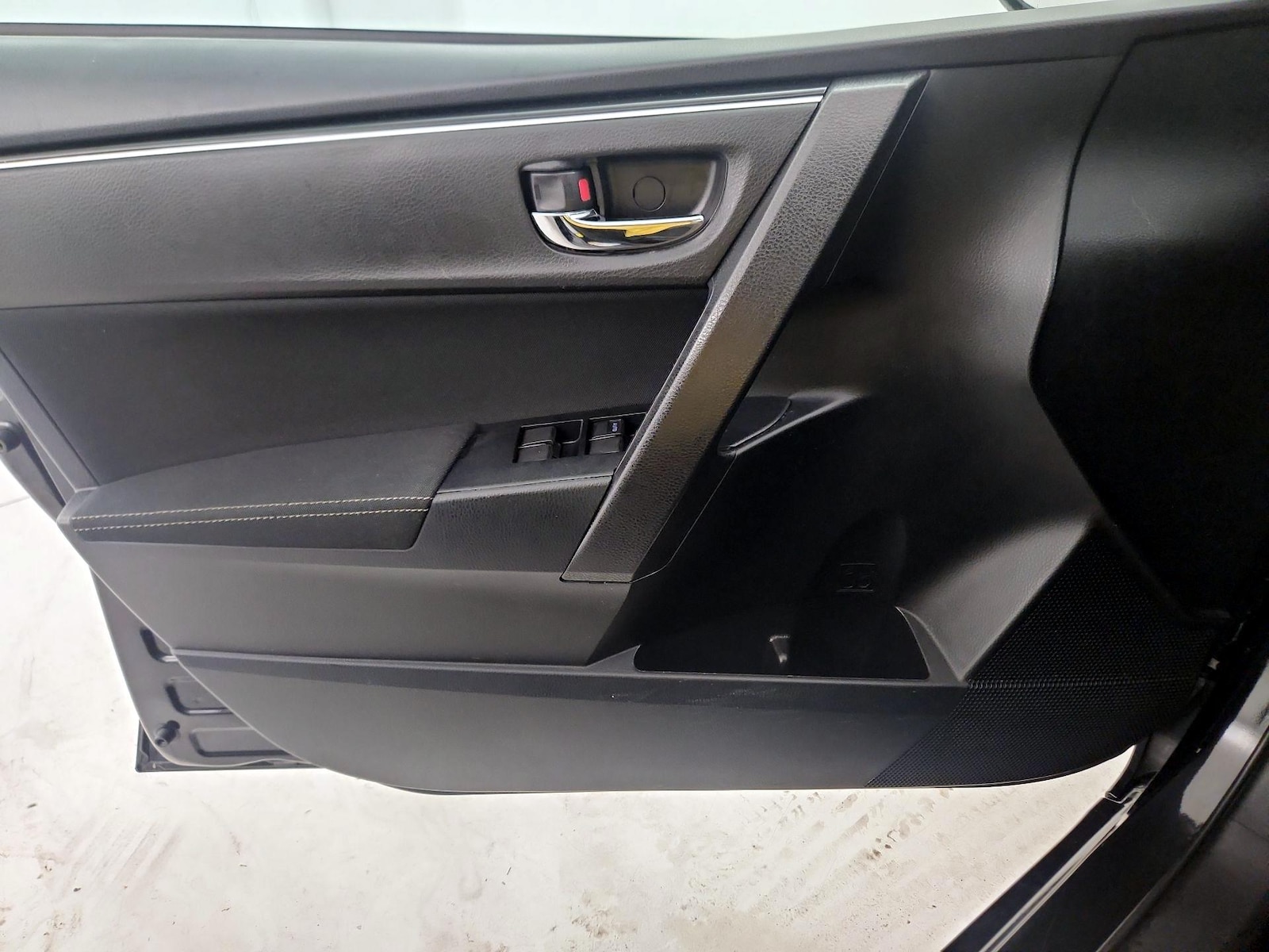 2019 Toyota Corolla LE - Photo 13