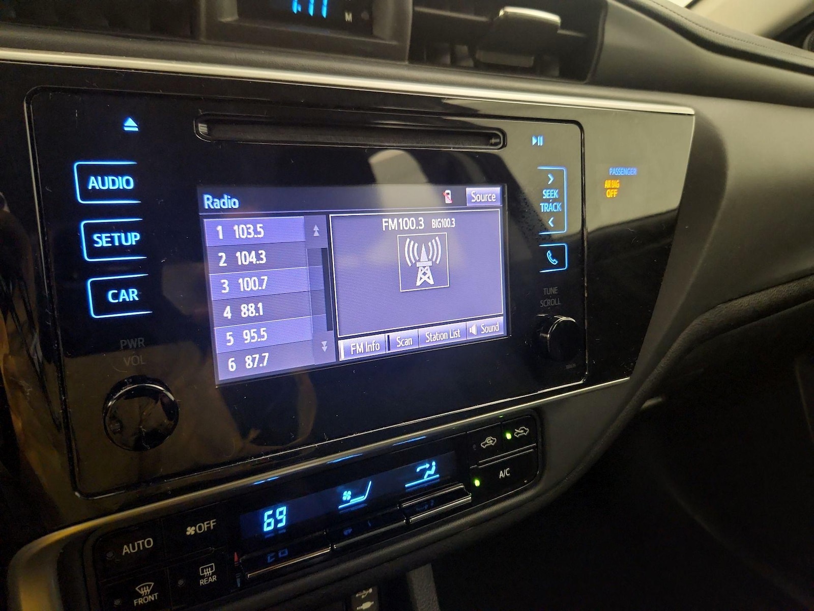 2019 Toyota Corolla LE - Photo 16