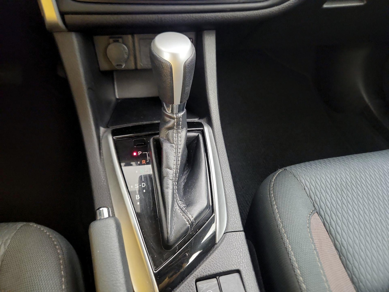 2019 Toyota Corolla LE - Photo 18