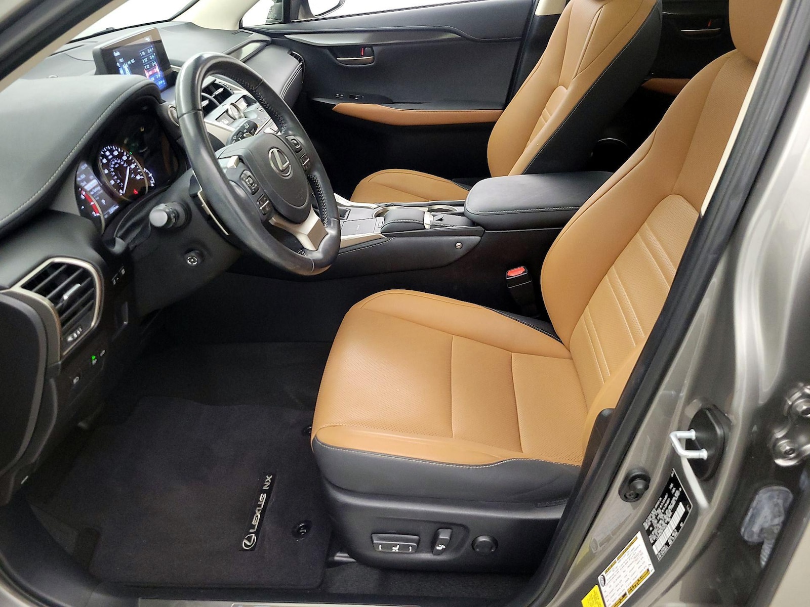 2021 Lexus NX 300 - Photo 12