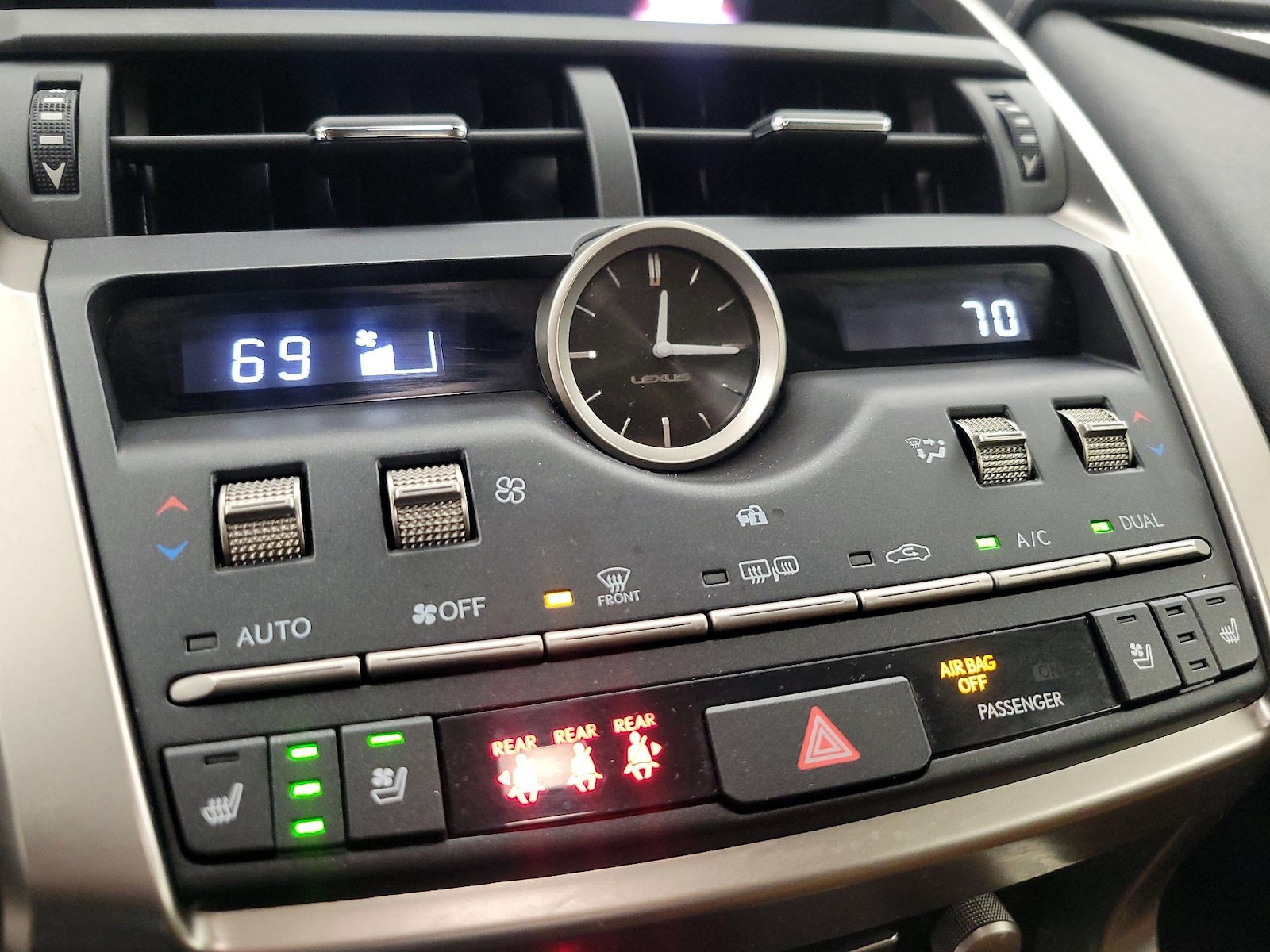 2021 Lexus NX 300 - Photo 17