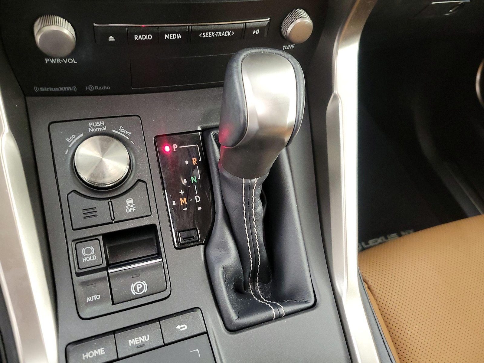 2021 Lexus NX 300 - Photo 18