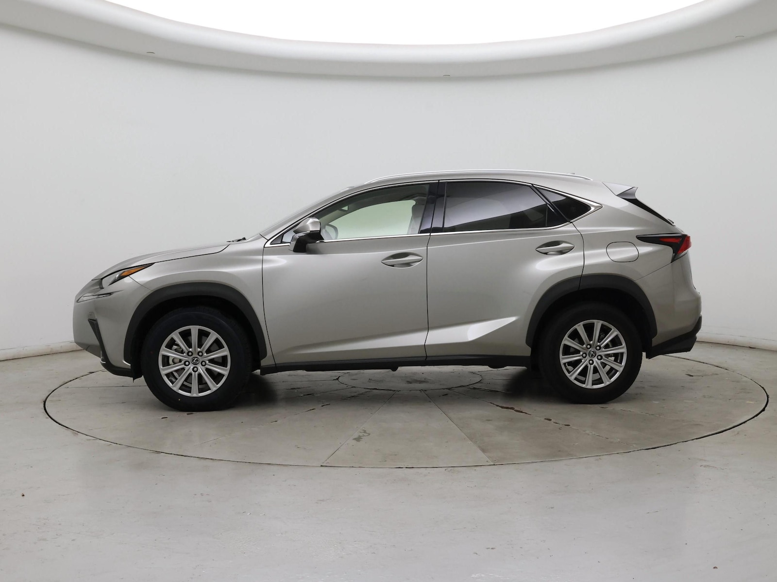 2021 Lexus NX 300 - Photo 4