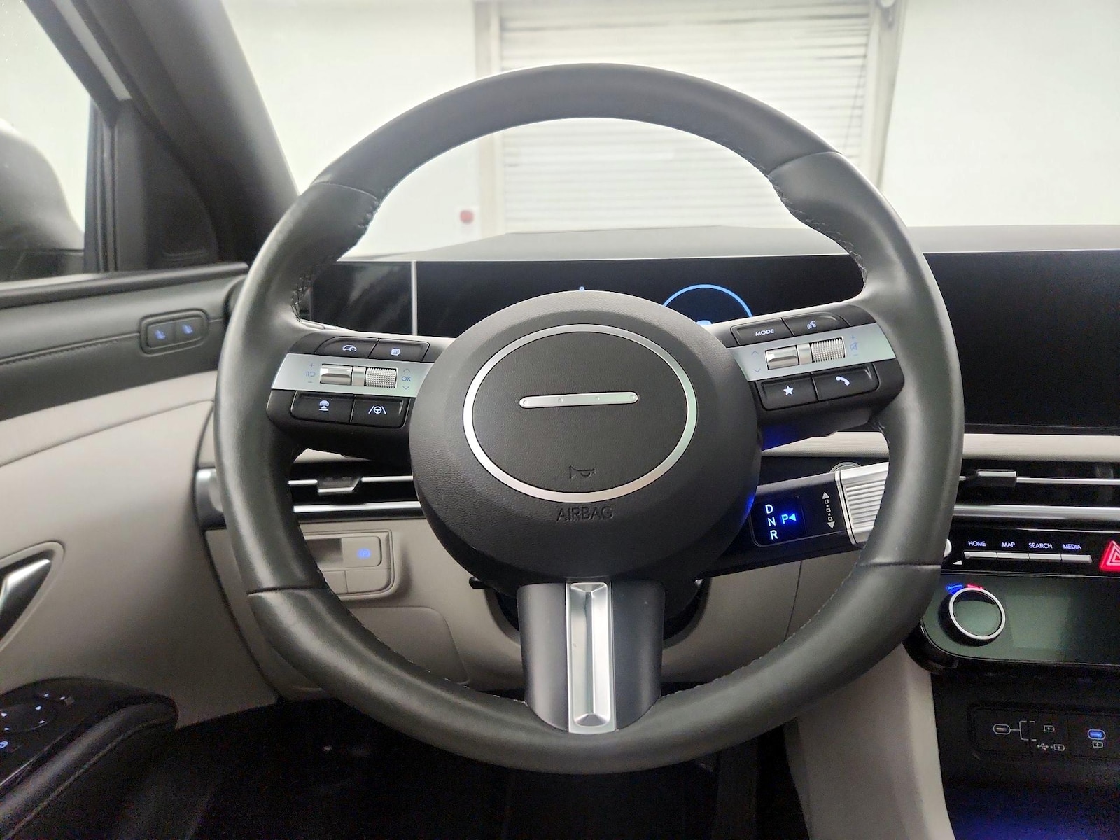 2025 Hyundai Tucson Limited - Photo 11