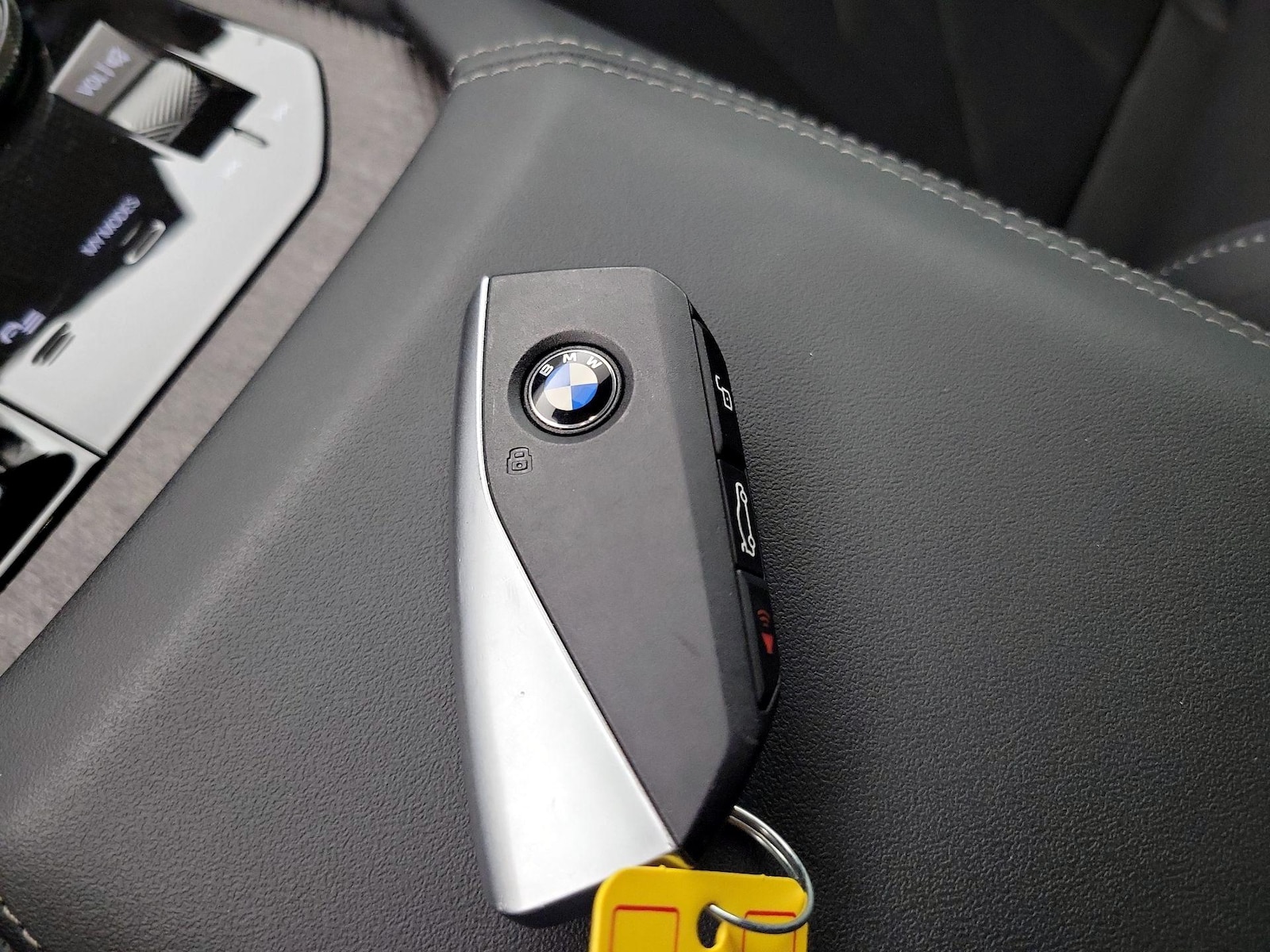2026 BMW X3 30 - Photo 24