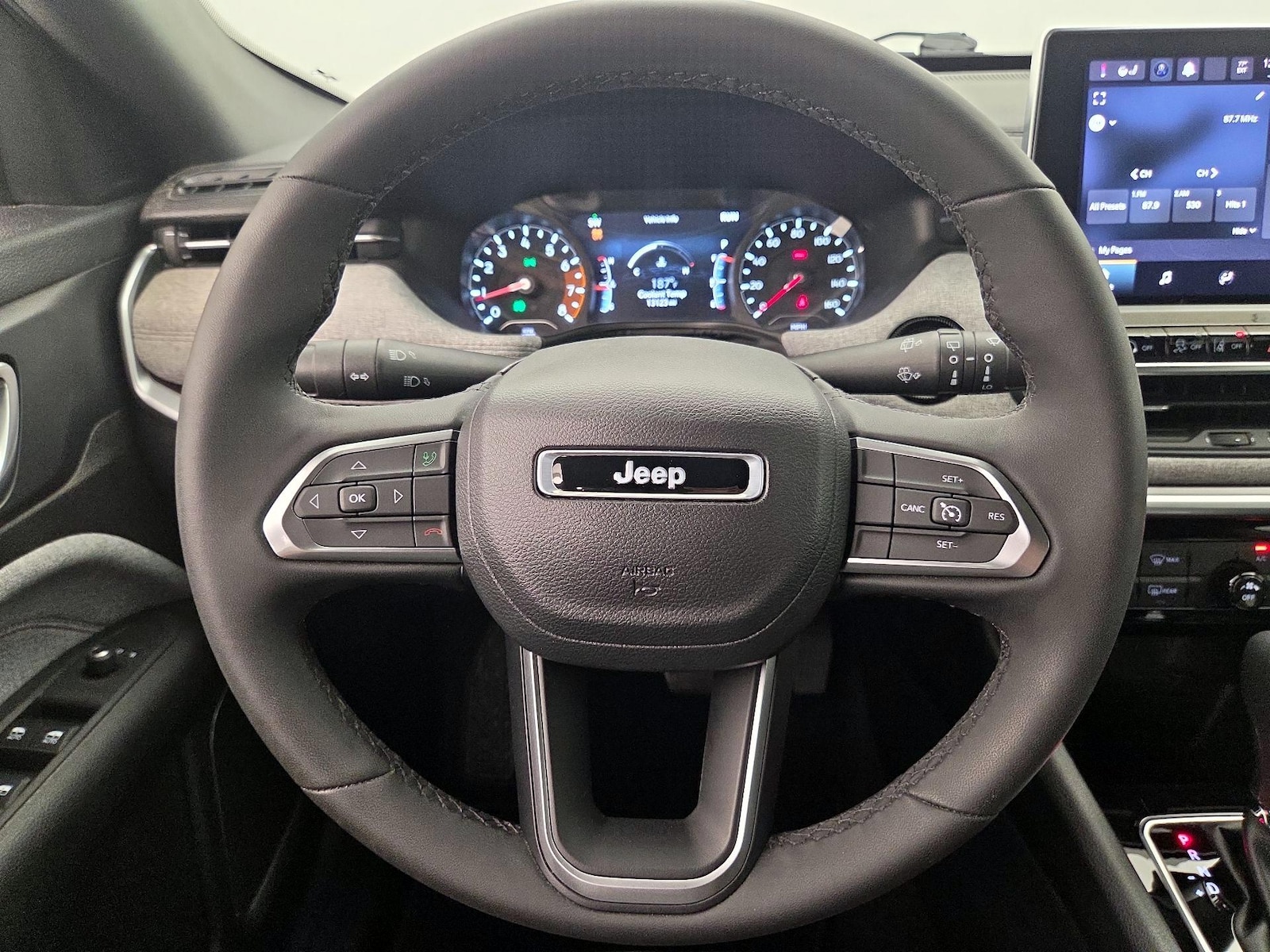 2023 Jeep Compass Latitude Lux - Photo 11