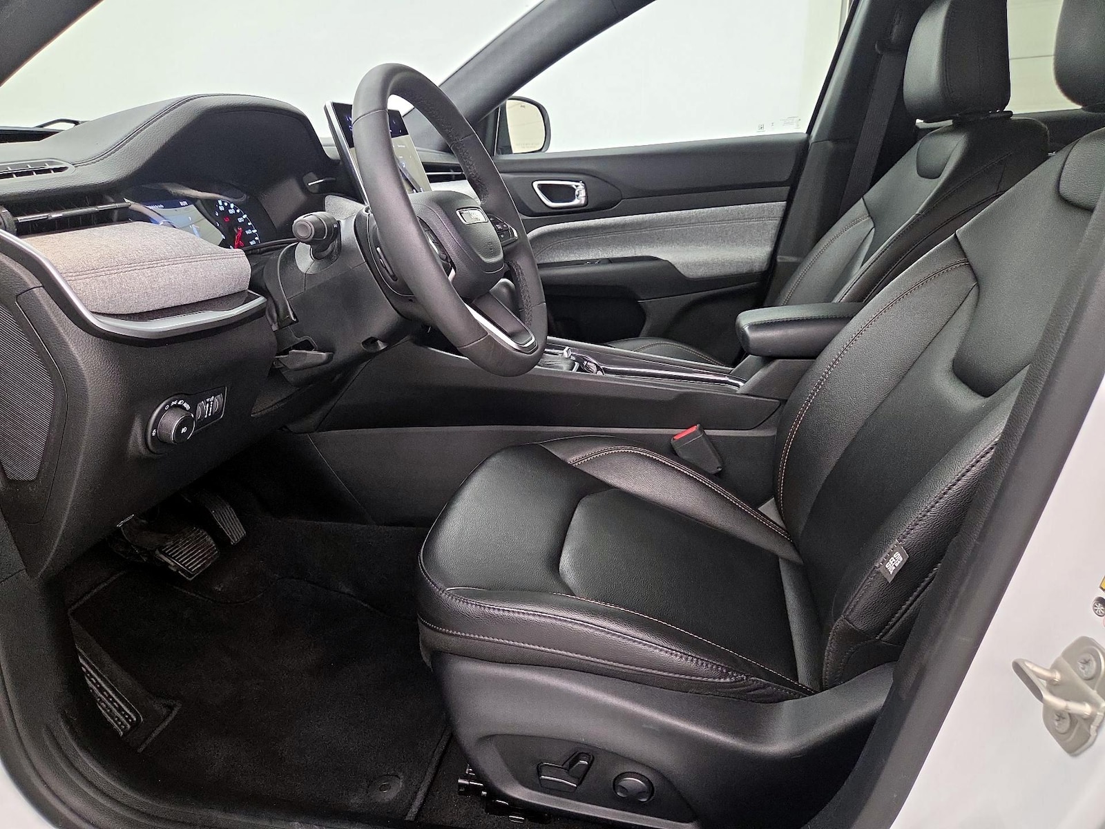 2023 Jeep Compass Latitude Lux - Photo 12
