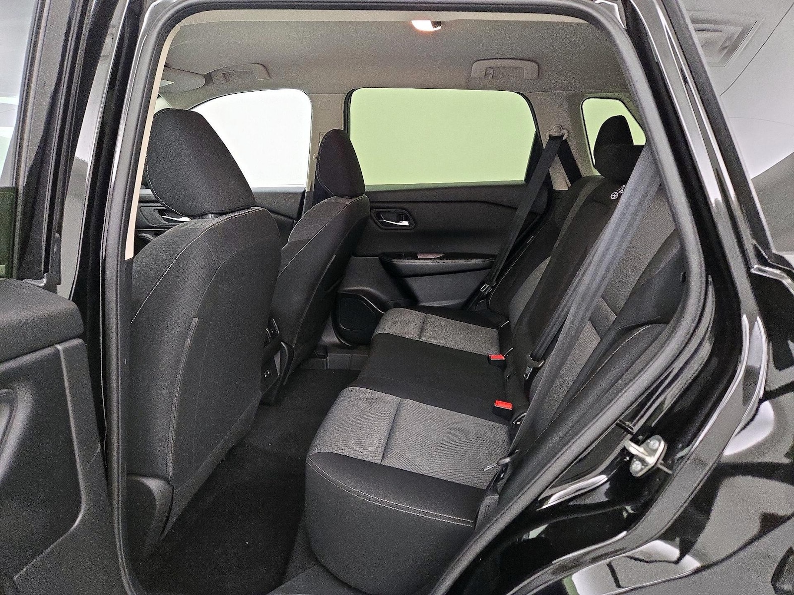 2025 Nissan Rogue SV - Photo 20