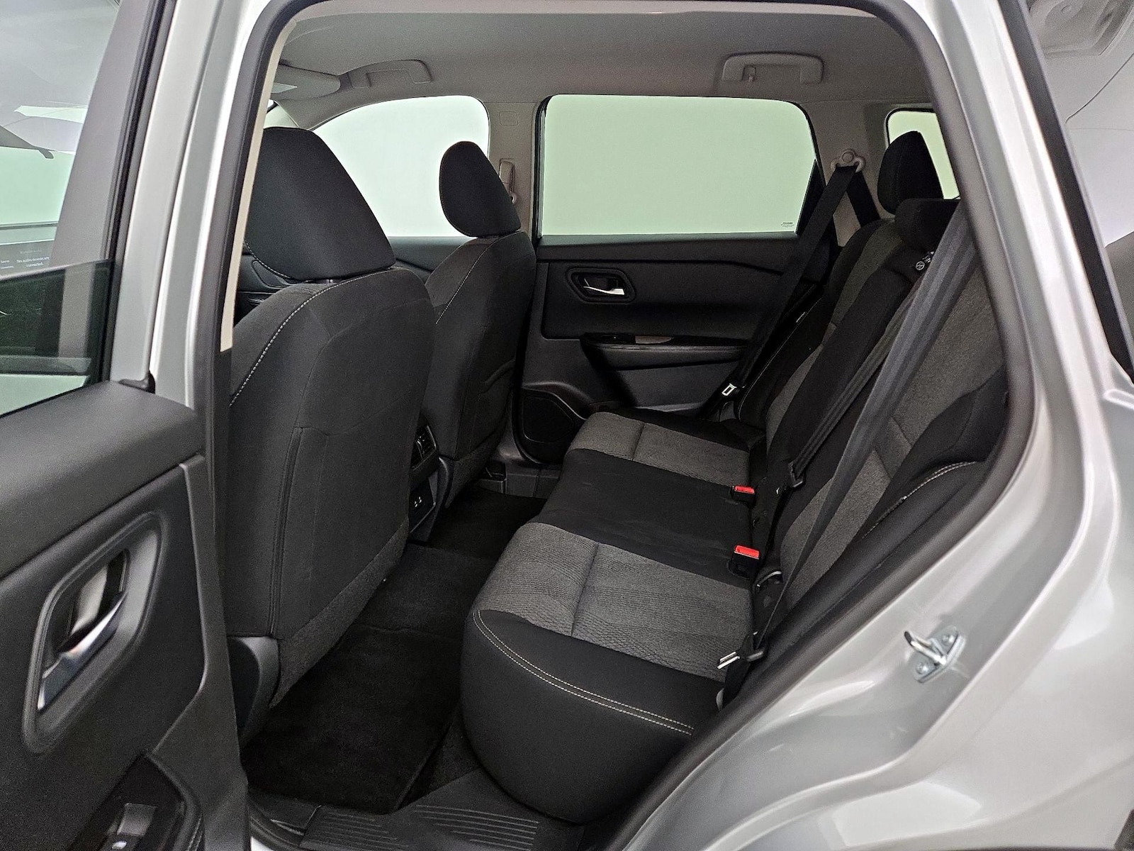 2025 Nissan Rogue SV - Photo 20