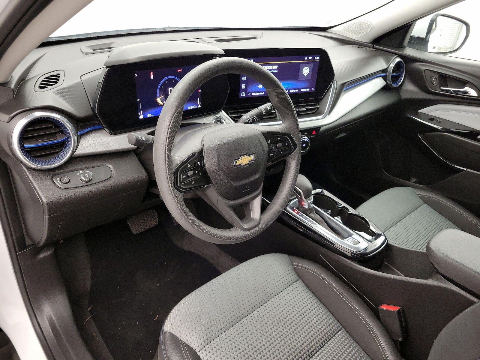 2025 Chevrolet Trax LT - Photo 10