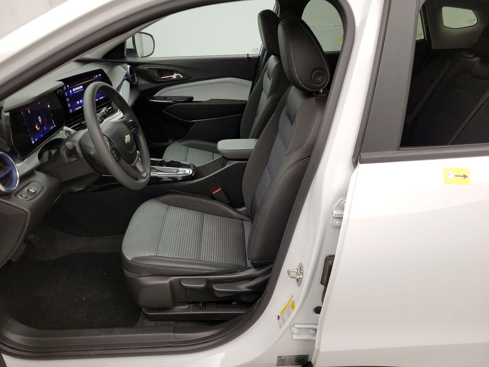 2025 Chevrolet Trax LT - Photo 12