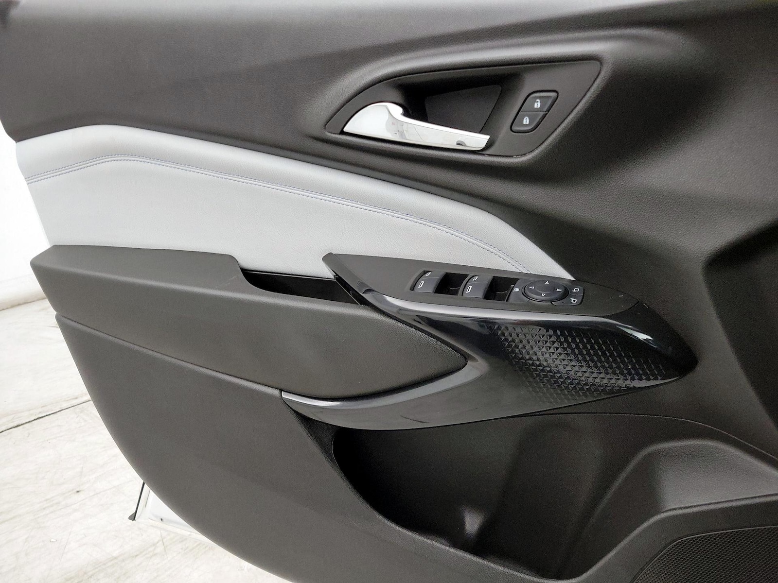 2025 Chevrolet Trax LT - Photo 13