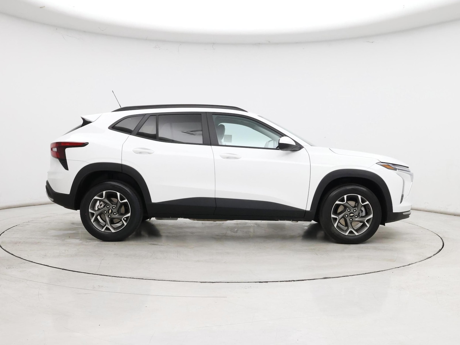 2025 Chevrolet Trax LT - Photo 8