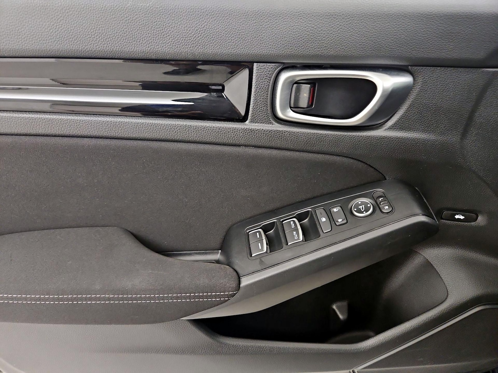 2024 Honda Civic EX - Photo 13