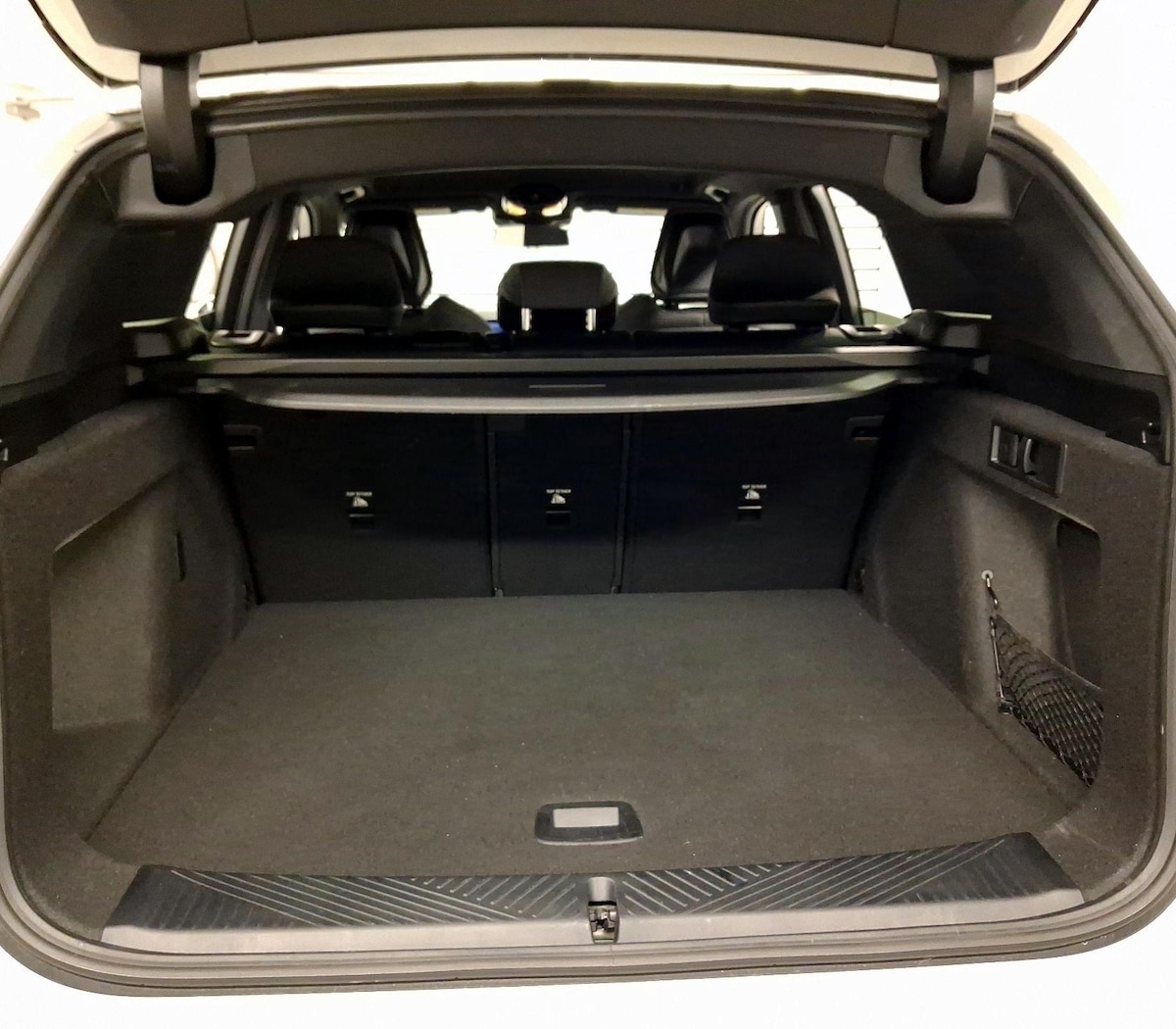 Trunk/Cargo (Seats Up)