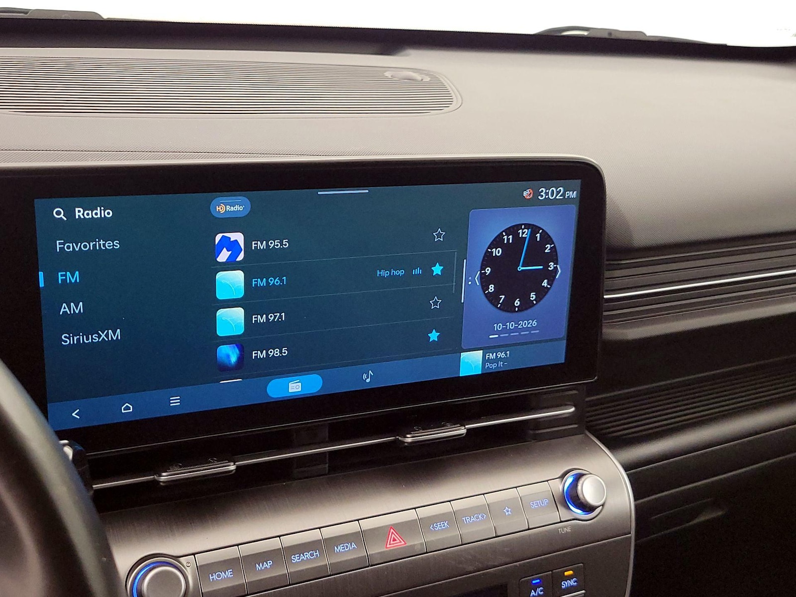 2025 Hyundai Kona SEL - Photo 16