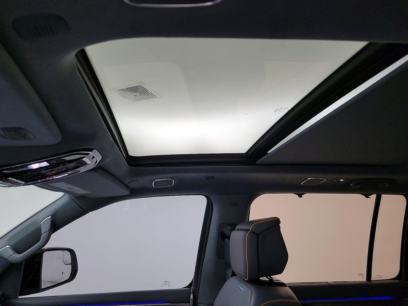 Panoramic Sunroof & Skylight(s)
